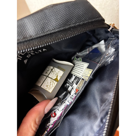 Like new TUMI Black & Gray Toiletry Bag One Size travel bag luggage designer - Picture 7 of 9